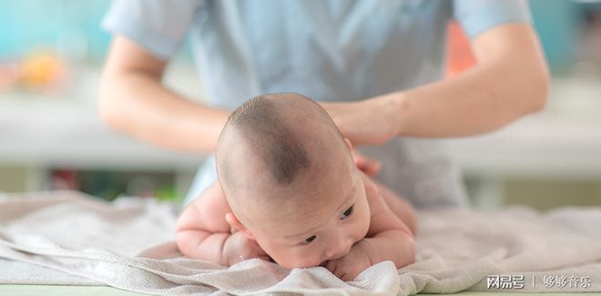 宝宝三个月，妈妈遭遇掉发危机，如何平衡母婴健康与自我关怀